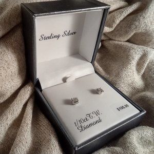 1/10 Carat T.W. Diamond Round Stud Earrings